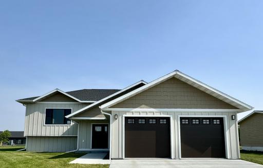 517 Garfield Street SE, Warroad, MN 56763