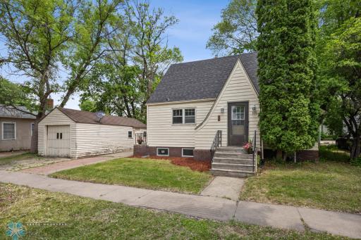 310 10th Street S, Moorhead, MN 56560