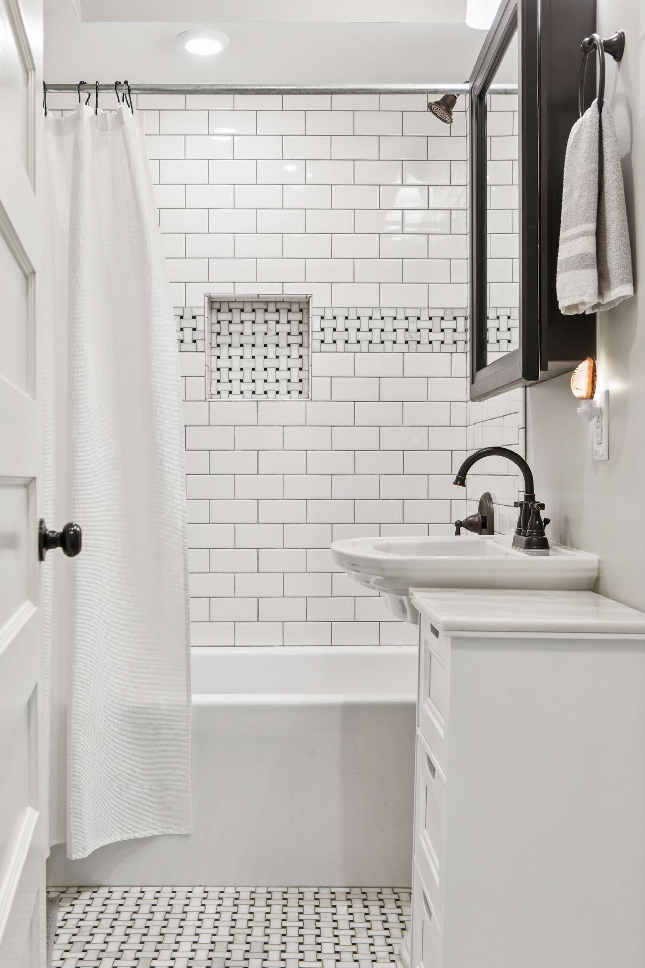 3837 Pleasant Avenue - Second level bathroom