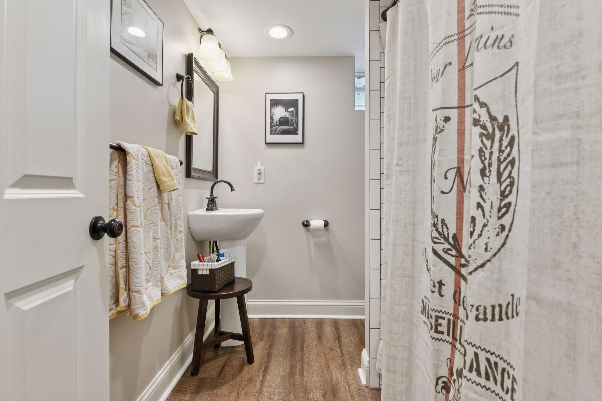 3837 Pleasant Avenue - Lower Level Full Bathroom