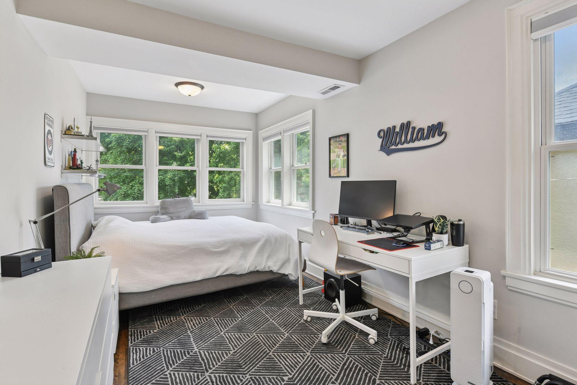 3837 Pleasant Avenue - Bright cheerful SE Bedroom