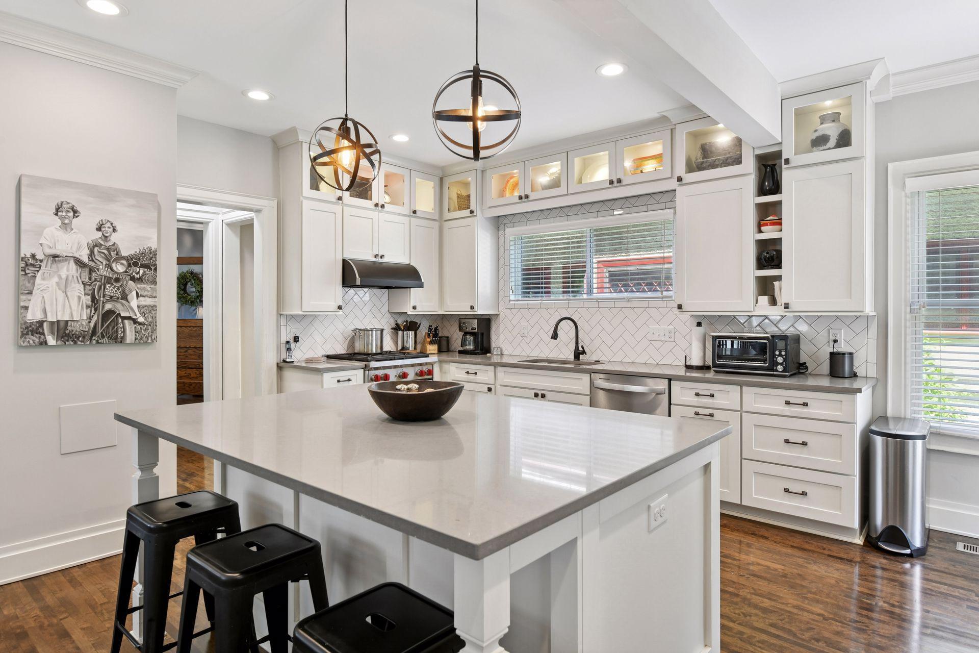 3837 Pleasant Avenue - Spacious Gourmet Kitchen