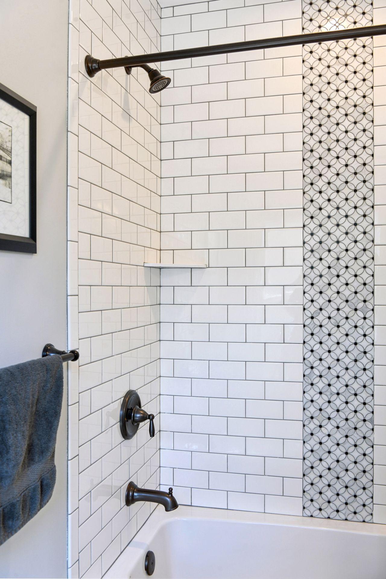 3837 Pleasant Avenue - Beautiful tiled surround.