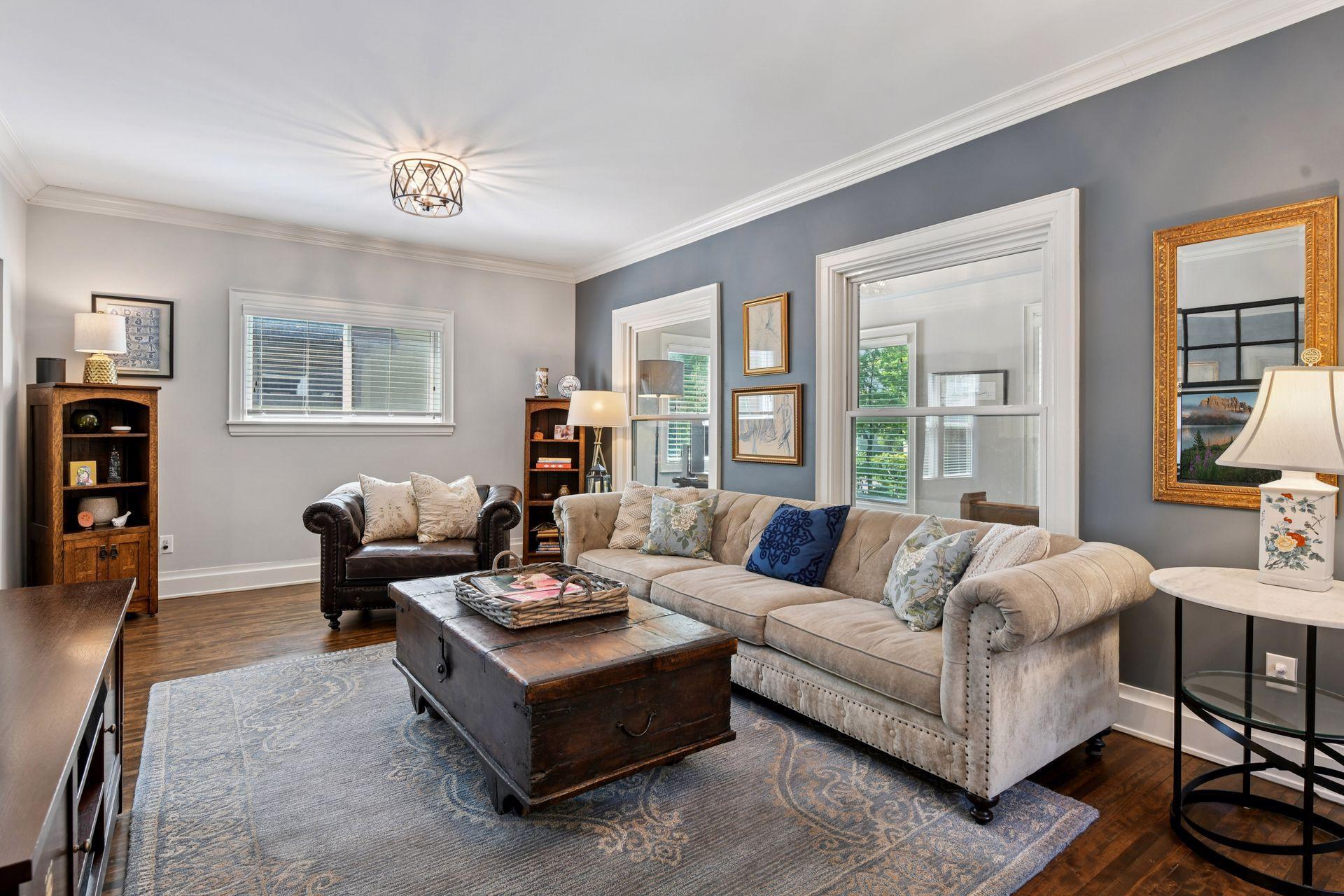 3837 Pleasant Avenue - Living room