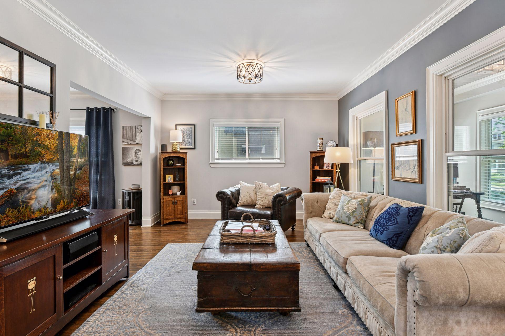 3837 Pleasant Avenue - Living room