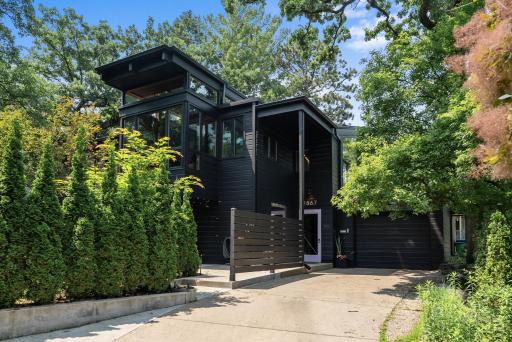 Welcome to 2867 Burnham Blvd. Designed in 1953 by Newton Griffith, a student of Walter Gropius, a pioneering master of modern architecture.