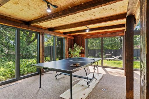 Ping pong table