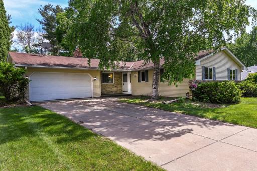 2101 Woods Lane, Burnsville, MN 55337