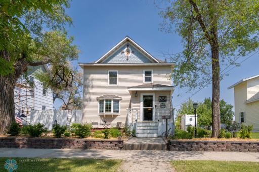 223 6th Street NE, Valley City, ND 58072