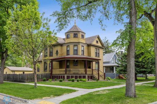 1121 4th Avenue S, Fargo, ND 58103