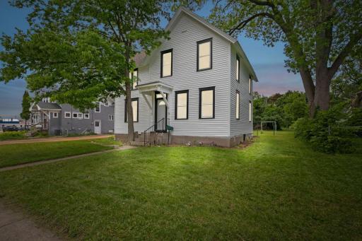 1319 Hennepin Avenue N, Glencoe, MN 55336