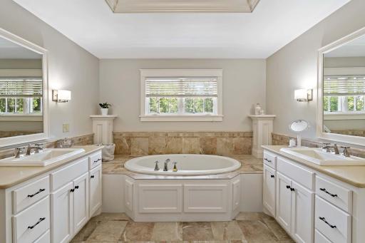 20655 Parkview Lane, Excelsior, MN 55331