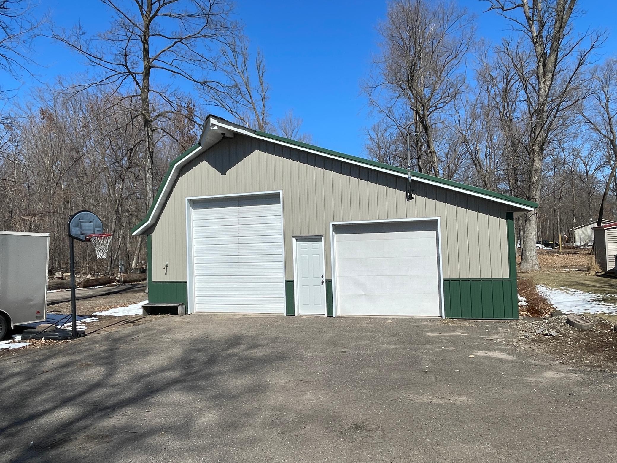 Community Garage and wood sholp