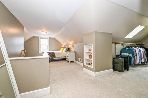 22-web-or-mls-3139 Cleveland St NE 022Full.jpg