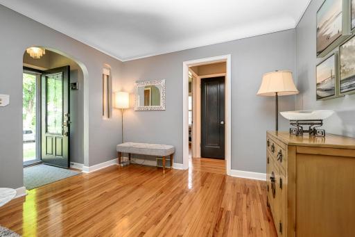 4-web-or-mls-3139 Cleveland St NE 004Full.jpg
