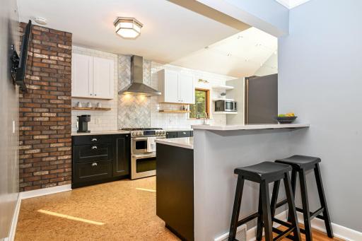 9-web-or-mls-3139 Cleveland St NE 009Full.jpg
