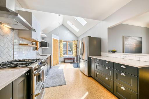 10-web-or-mls-3139 Cleveland St NE 010Full.jpg