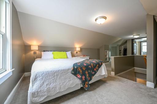 20-web-or-mls-3139 Cleveland St NE 020Full.jpg