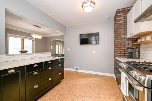 15-web-or-mls-3139 Cleveland St NE 015Full.jpg