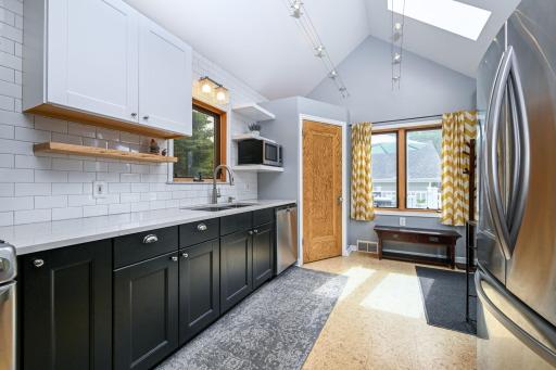 11-web-or-mls-3139 Cleveland St NE 011Full.jpg
