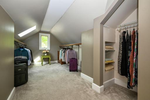 21-web-or-mls-3139 Cleveland St NE 021Full.jpg