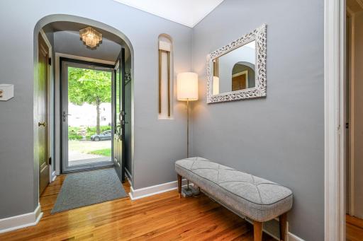 3-web-or-mls-3139 Cleveland St NE 003Full.jpg