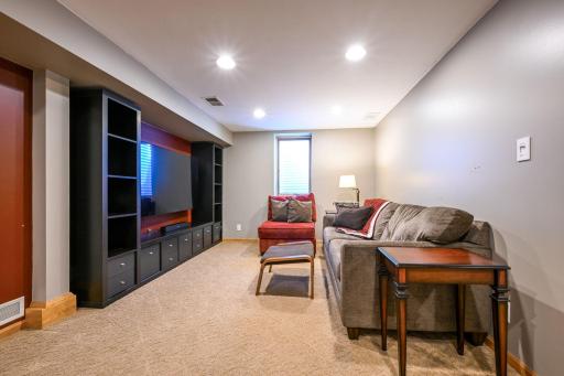 28-web-or-mls-3139 Cleveland St NE 028Full.jpg