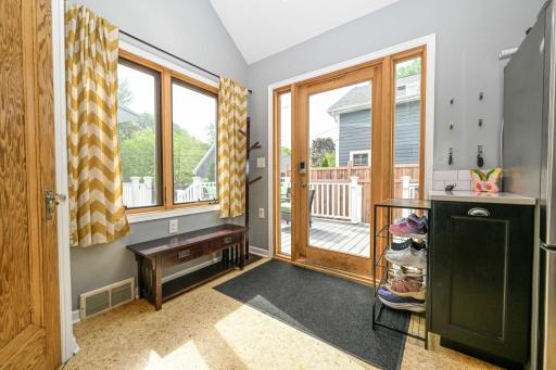 16-web-or-mls-3139 Cleveland St NE 016Full.jpg