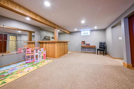 29-web-or-mls-3139 Cleveland St NE 029Full.jpg