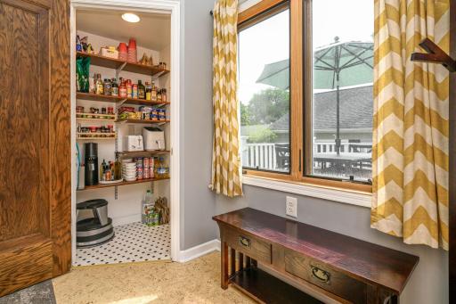 17-web-or-mls-3139 Cleveland St NE 017Full.jpg