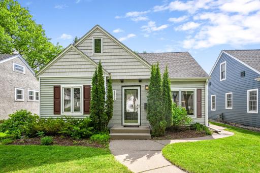 2-web-or-mls-3139 Cleveland St NE 002Full.jpg