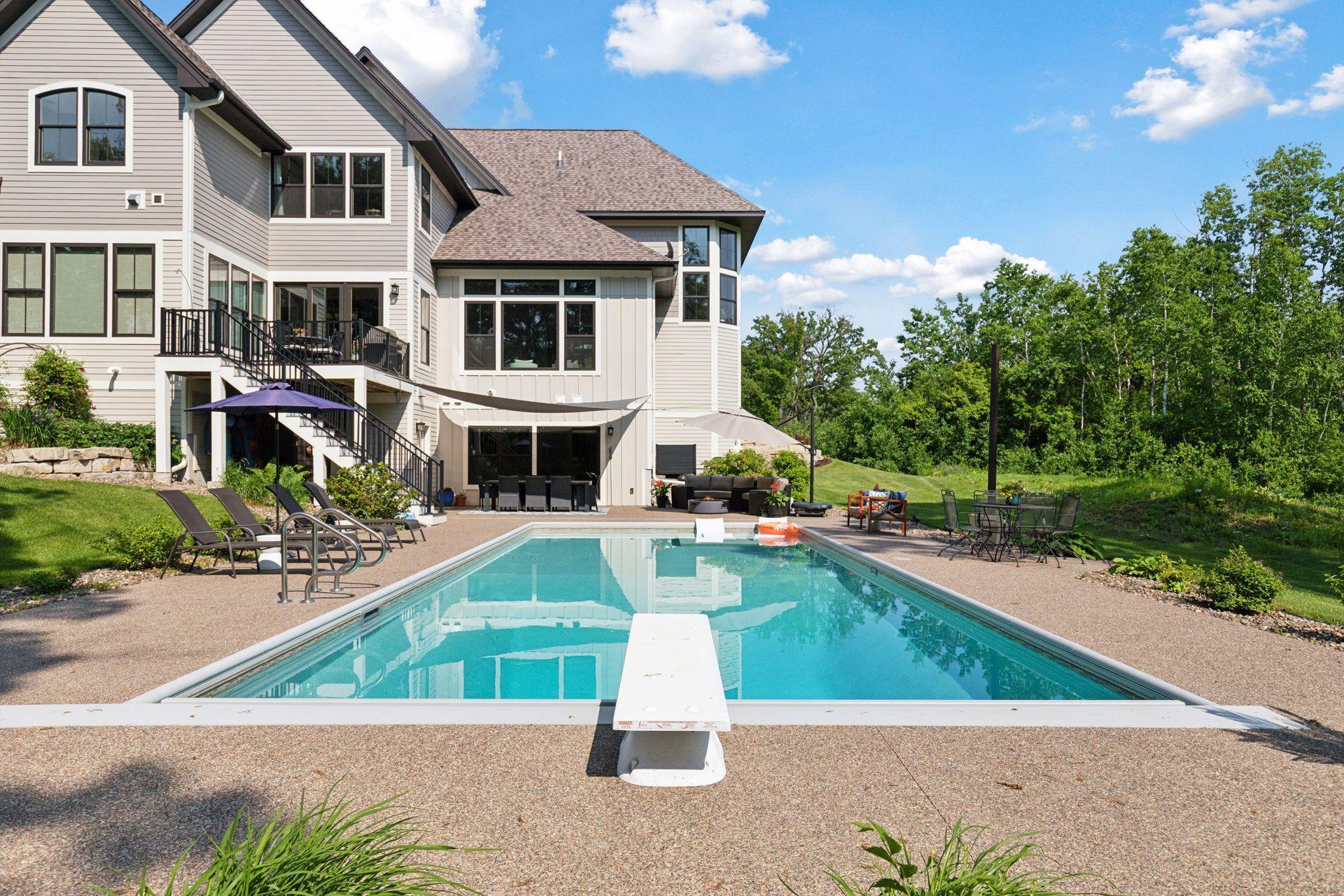 Center your summer days around this spectacular pool. Surrounded by nature and lounging areas, this outdoor haven is designed for relaxation and memorable gatherings.