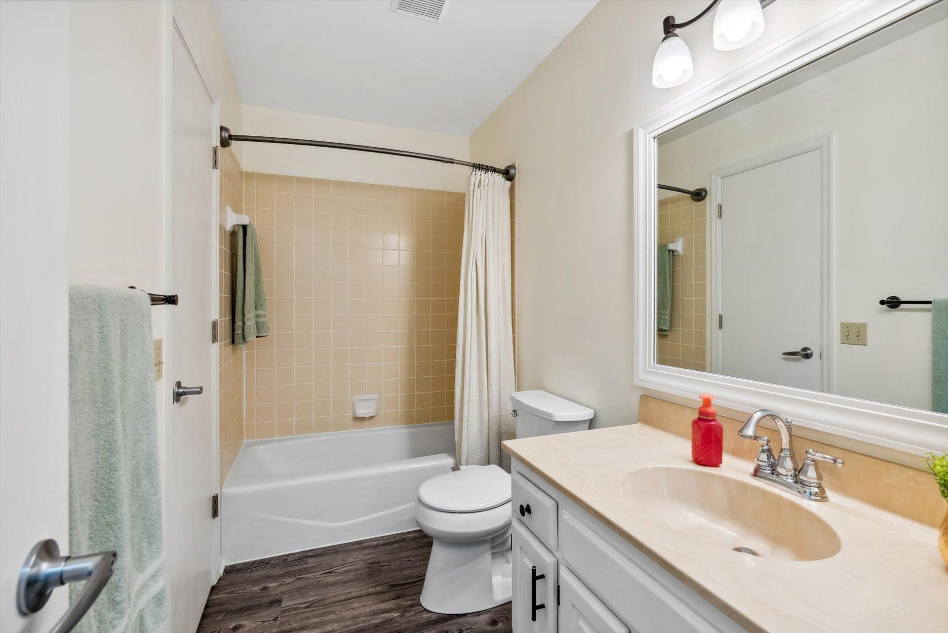 Full bathroom on the main level.