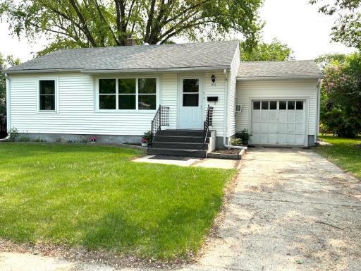 912 Arnold Avenue N, Thief River Falls, MN 56701