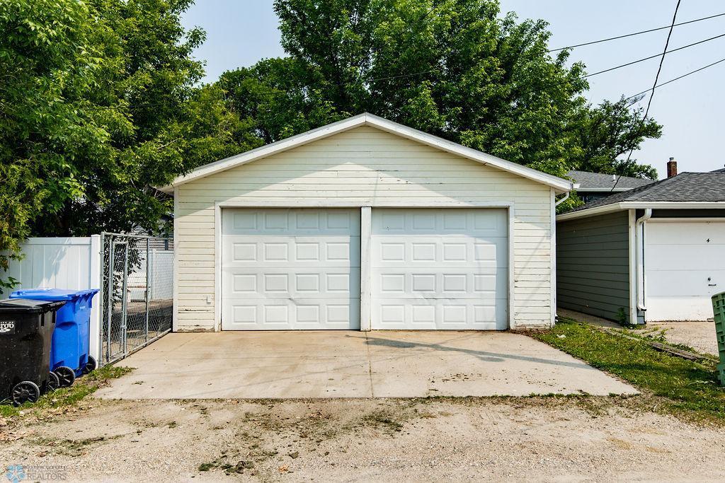 Garage - 2 stall