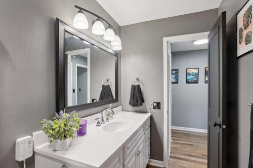 24-web-or-mls-W 22nd St 304-3105-024.jpg