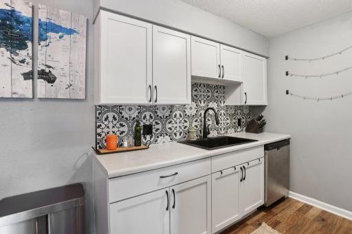 12-web-or-mls-W 22nd St 304-3105-012.jpg