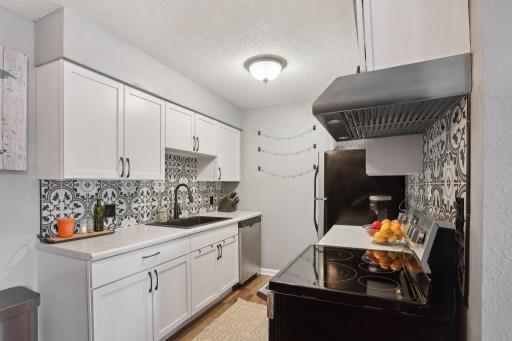 14-web-or-mls-W 22nd St 304-3105-014.jpg