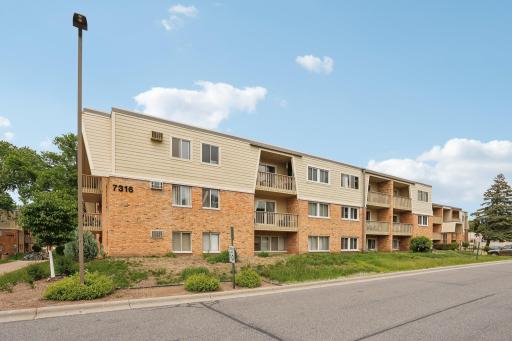 42-web-or-mls-W 22nd St 304-3105-030.jpg