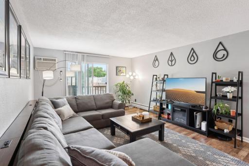 7-web-or-mls-W 22nd St 304-3105-007.jpg