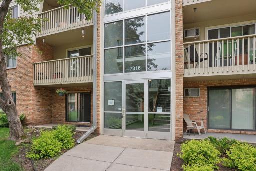 4-web-or-mls-W 22nd St 304-3105-004.jpg