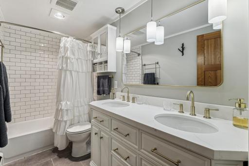 8665 Black Maple Drive, Eden Prairie, MN 55344