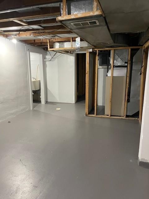 Basement Fam. Rm. to Laundry