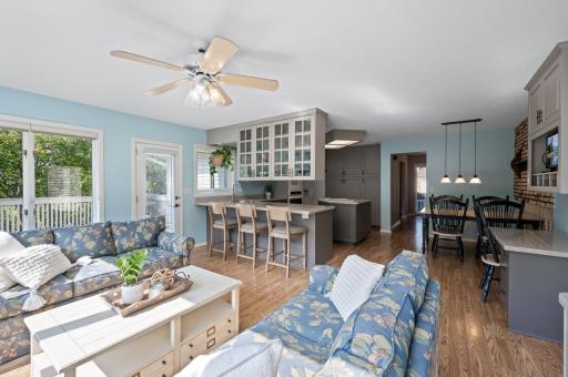 Open floor plan for entertaining! Offers an informal eat-in dining area, breakfast bar plus an office nook!
