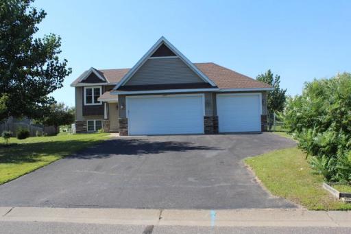 1027 Taft Street S, Cambridge, MN 55008