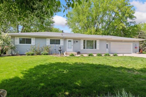 Meticulously maintained, walkout Rambler!