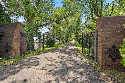 18121 N Diamond Lake Road, Dayton, MN 55327
