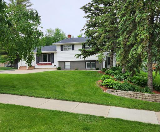 704 19th Avenue SW, Willmar, MN 56201