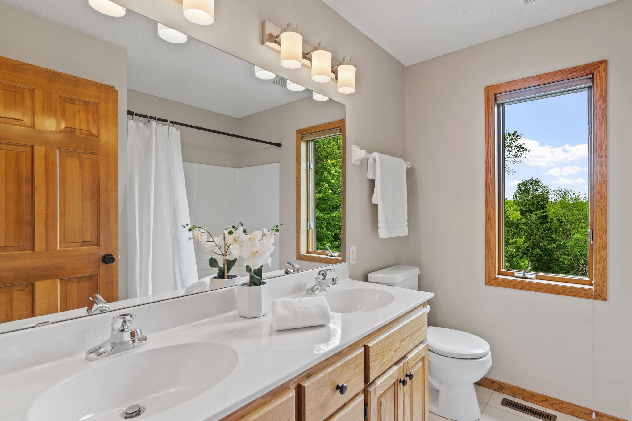 Upper level full bath