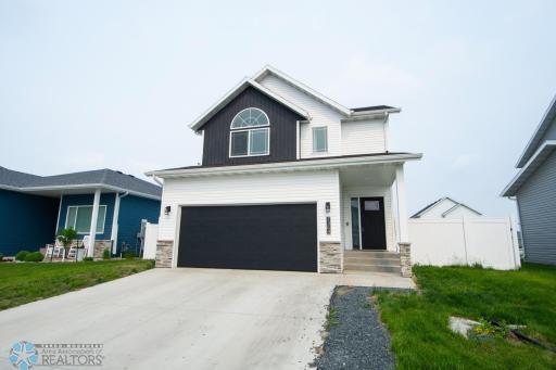 7364 27th Street S, Fargo, ND 58104